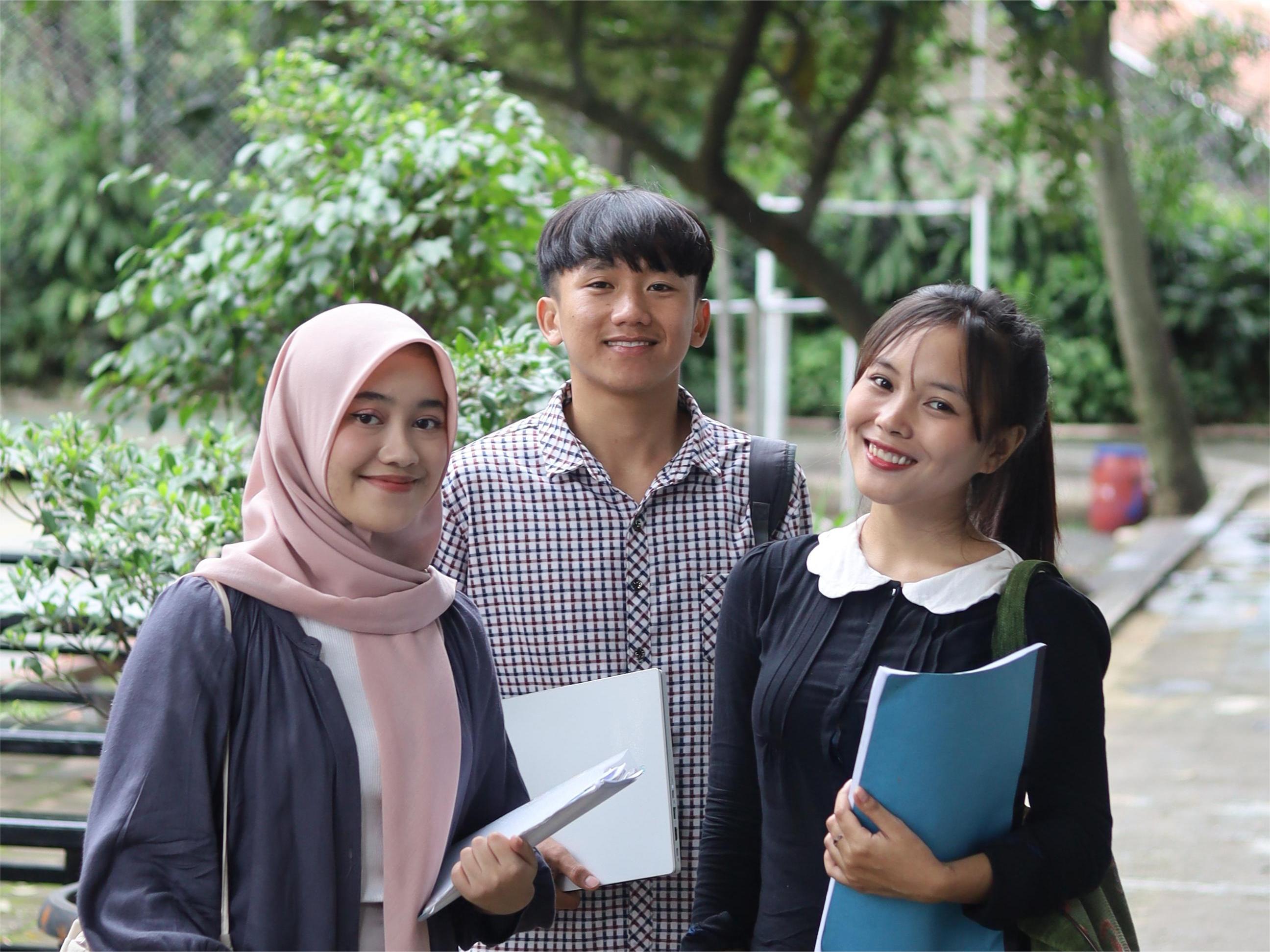 Apakah Tidak Kuliah Bisa Membatasi Peluang Kerja di Zaman Sekarang?