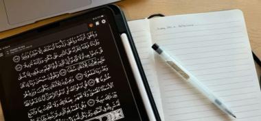 Teknologi dan Al-Qur’an: Memudahkan Umat Mendekat pada Kalam Ilahi di Era Digital