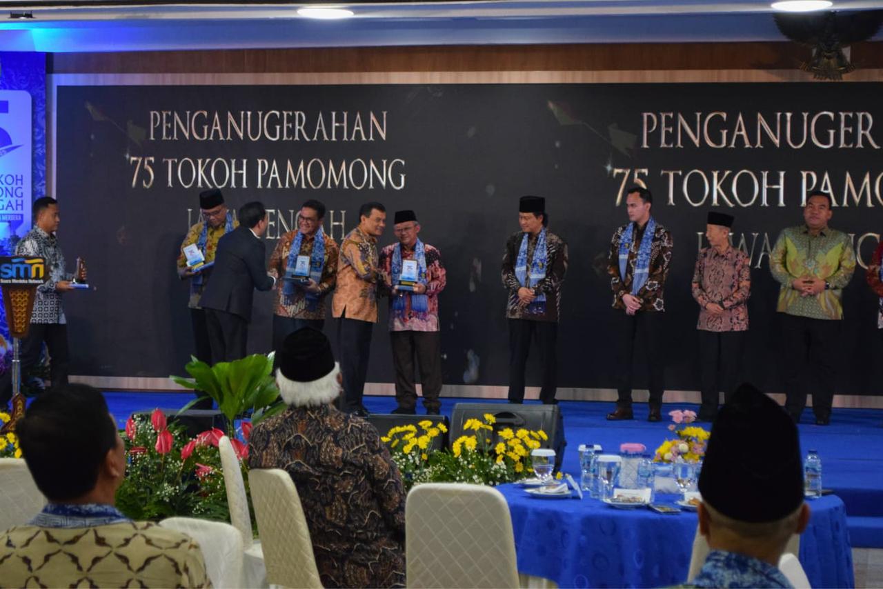 Abdul Mu’ti Raih Penghargaan “75 Tokoh Pamomong Jawa Tengah” dari Suara Merdeka Network